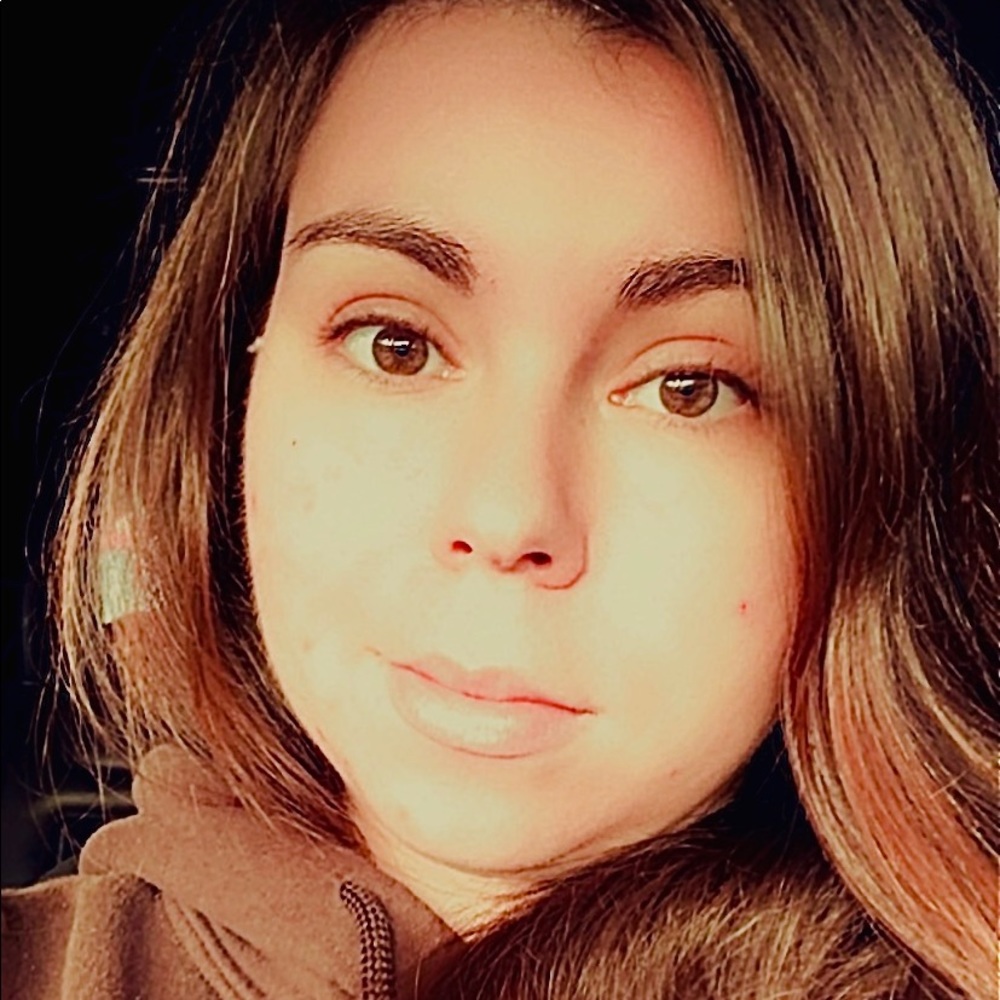 Meet your Posher, Cassandra